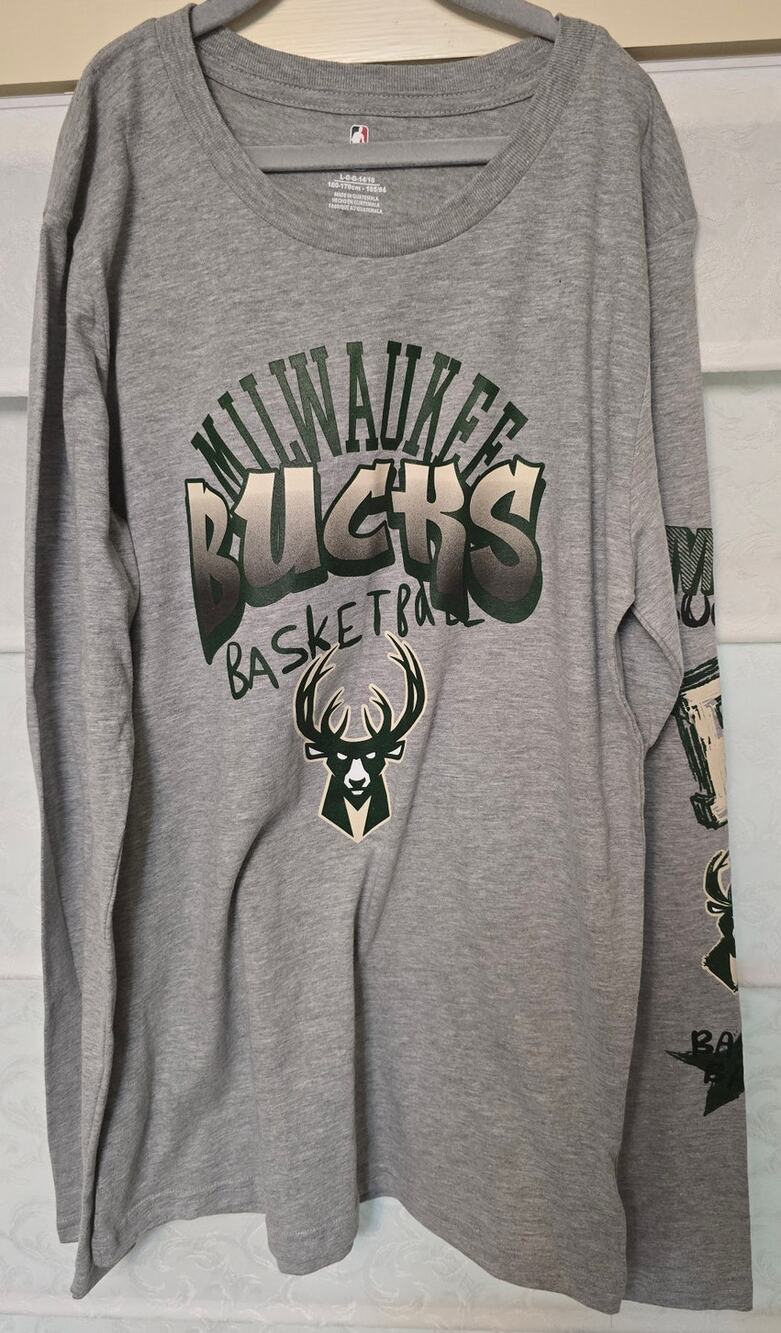 Outerstuff Milwaukee Bucks Youth L 14/16 NBA Long Sleeve Graphic Shirt NWT NEW
